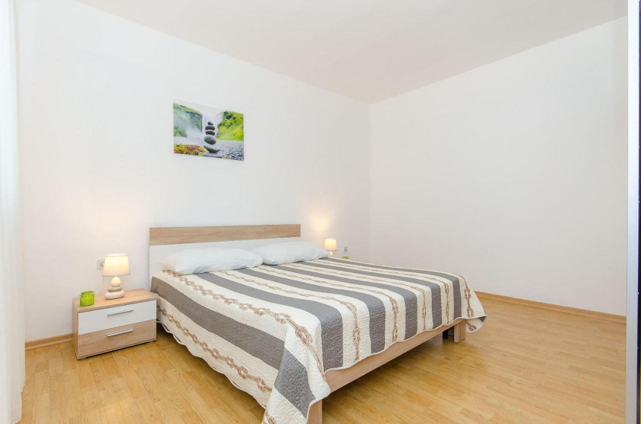 Apartments Goran Vir Luaran gambar