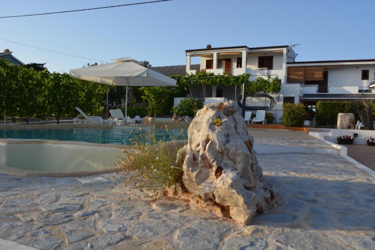 Apartments Goran Vir Luaran gambar