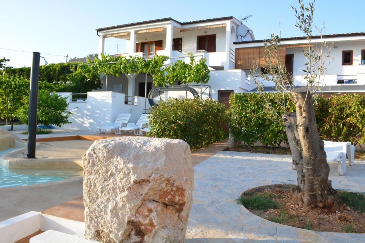 Apartments Goran Vir Luaran gambar